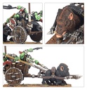 [ GW09-07 ] ORC & GOBLIN TRIBES: ORC BOAR CHARIOTS (Leverbaar vanaf 4 mei)