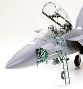 [ T60312 ] Tamiya F-15E w/Bunker Buster 1/32