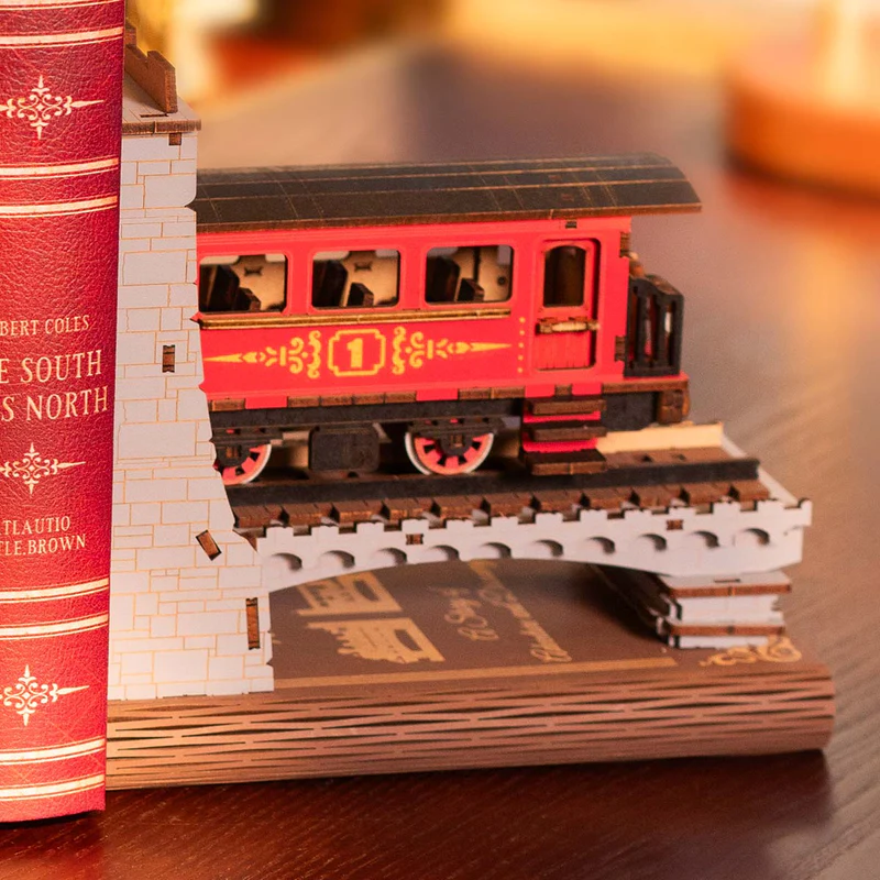 [ ROLIFETGE01 ] Book nook & wonderland Century train