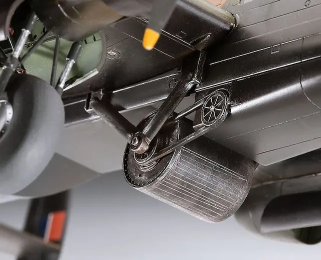 [ RE04295 ] Revell lancaster B III DAMBUSTERS  1/72