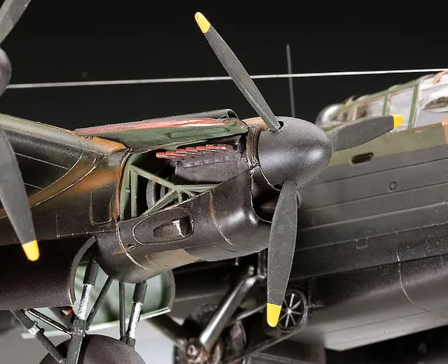 [ RE04295 ] Revell lancaster B III DAMBUSTERS  1/72