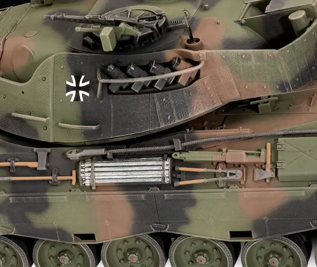 [ RE03320 ] Revell Leopard 1A5 1/35