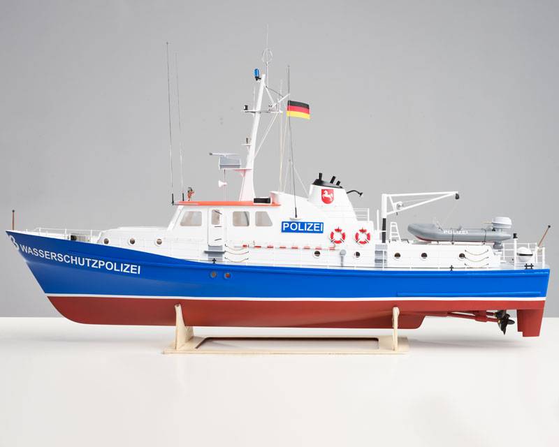 [ KRRO1000 ] POLIZEIBOOT W3 - Bouwdoos met Beslag 1/25