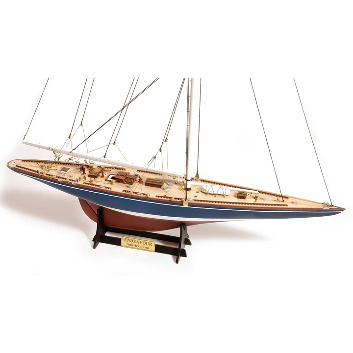 [ OCCRE12013] Endeavour Yacht Model  1934 America's Cup met paintset 90566 en standaard bootsteun