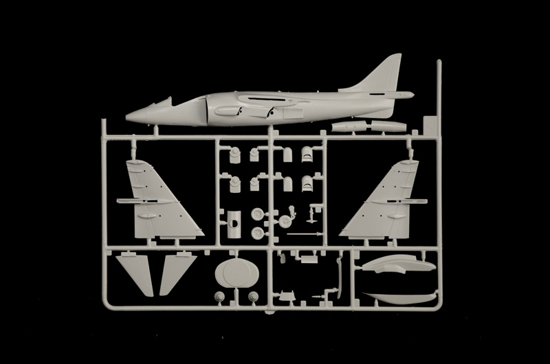[ ITA-90193 ] Italeri AV-8B Harrier II 1/72