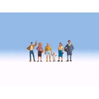 [ NO15478 ] Noch Passanten