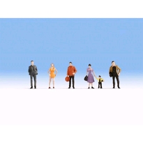 [ NO18101 ] Noch Passanten