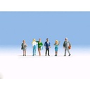 [ NO15520 ] Noch Passanten