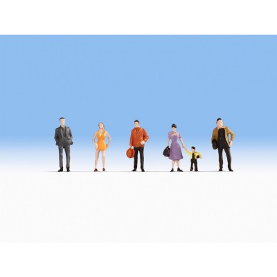 [ NO18101 ] Noch Passanten