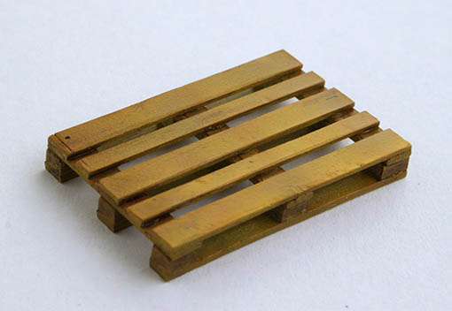 [ PLUSMODELEL036 ] Wooden pallet 1/35 - 1 stuk (6798036)