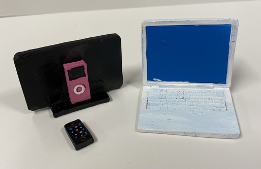 [ SAD5836 ] Streets Ahead Dollshouse Laptop, MP3 en mobiele telefoon