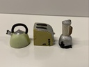 [ SAD3811 ] Streets Ahead Dollshouse Ketel, Broodrooster en Blender