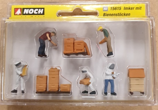 [ NO15615 ] Imkers met Bijenkorven