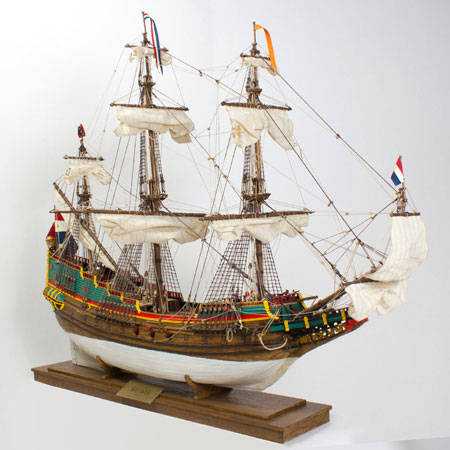 [ KOLDERSTOK BATAVIA ] Kolderstok VOC Retourschip Batavia  (notenhout)1/72